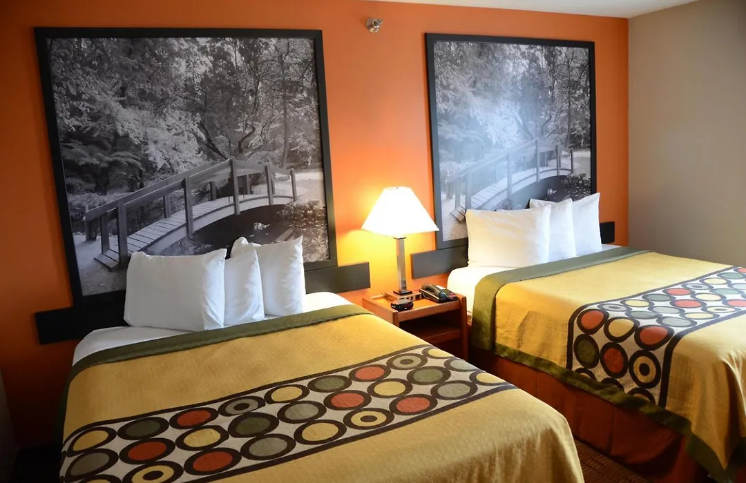Super 8 By Wyndham Louisville/Expo Center-1